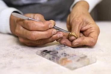 Reparatur von Uhren und Schmuck